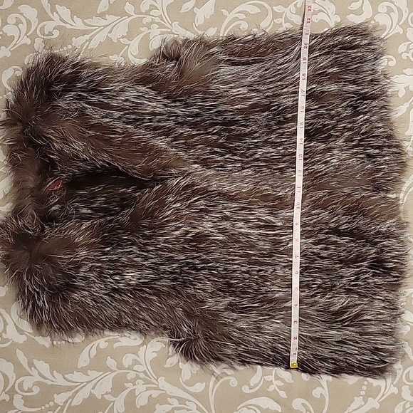 Sleeveless Fox Fur Vest - Picture 8 of 10
